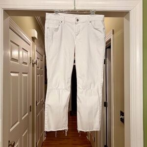 EUC Women's Old Navy Mid-Rise Flare Cropped Frayed White Jeans Size 10 Short